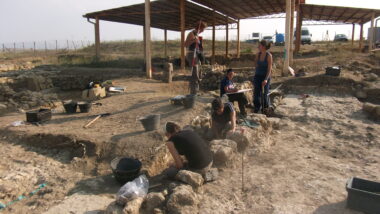 scavi nella necropoli di Tarquinia